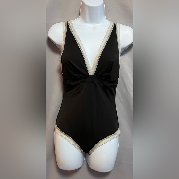 Victoria's Secret Women’s plunge bodysuit Sz Medium Black Lace - Picture 1 of 8